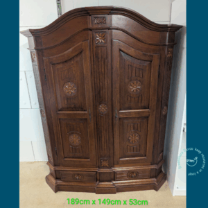 Antiker Holzschrank von 1848