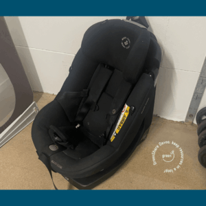 Schwarzer Kindersitz fürs Auto