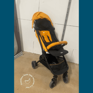 Gelber Kinderwagen